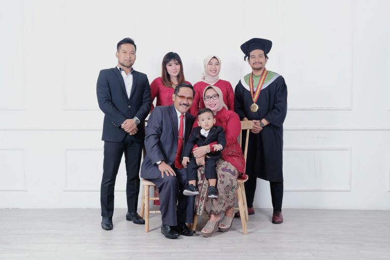 Foto Wisuda: Cara Mengabadikan Momen Kelulusan yang Tak Terulang