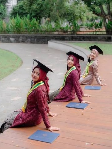 Jasa foto wisuda Payaman Lab