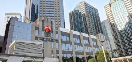 Gedung Bursa Efek Indonesia di Jakarta untuk ilustrasi artikel IHSG anjlok dan kredibilitas perusahaan