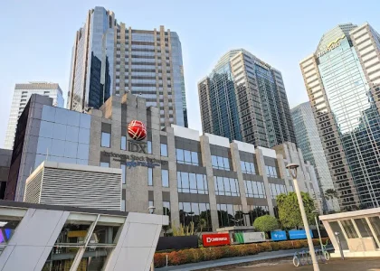 Gedung Bursa Efek Indonesia di Jakarta untuk ilustrasi artikel IHSG anjlok dan kredibilitas perusahaan