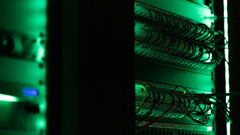 Pusat Data AI di Indonesia: Manfaat Ekonomi dan Risiko Lingkungan